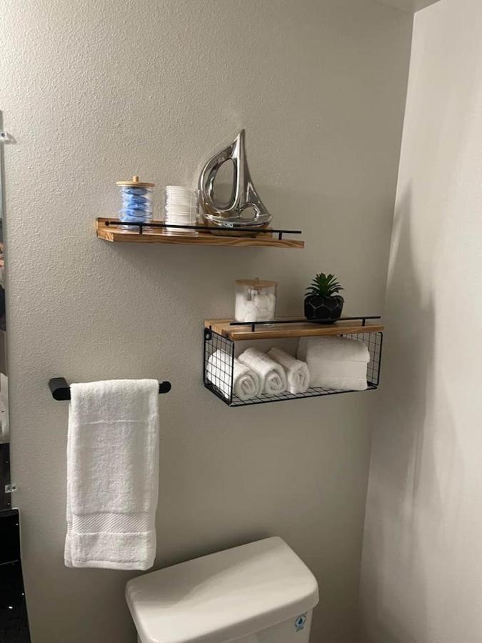 Sleeping Uptown Apartment Сиатъл Екстериор снимка
