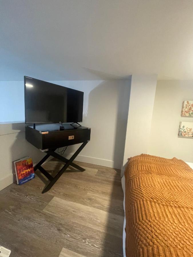 Sleeping Uptown Apartment Сиатъл Екстериор снимка
