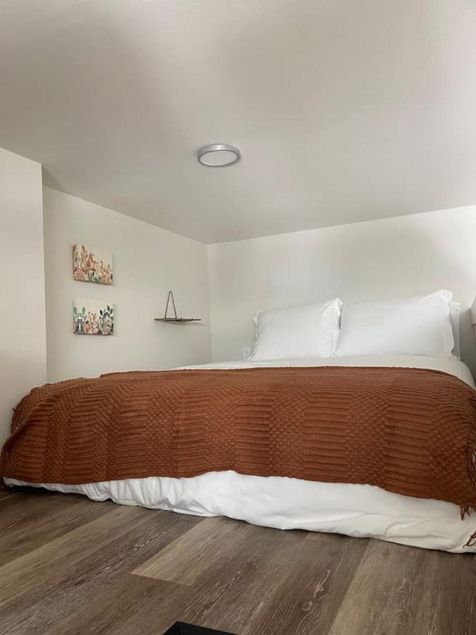 Sleeping Uptown Apartment Сиатъл Екстериор снимка